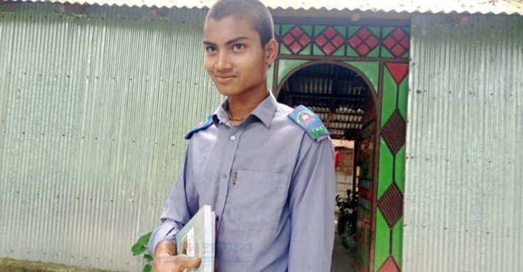 গণপিটুনিতে বাবাকে হারানো জয় রবিদাস আবার স্কুলে